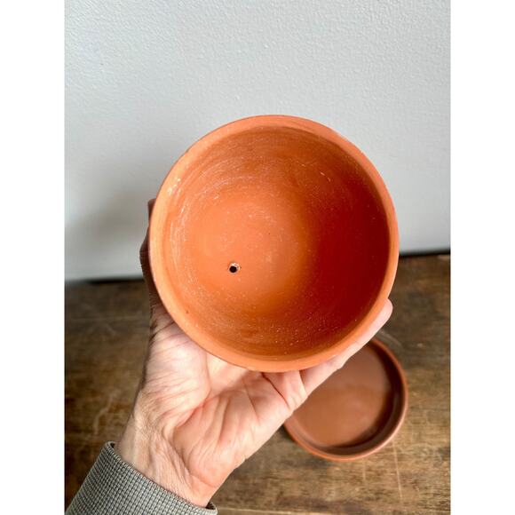 Terra Cotta Garlic Roaster with Glazed Base and Lid with Steam Vent - Picture 3 of 3